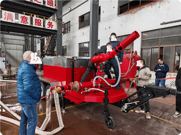 Vlastná vzorka prívesu na monitor požiarnej peny bola dokončená.